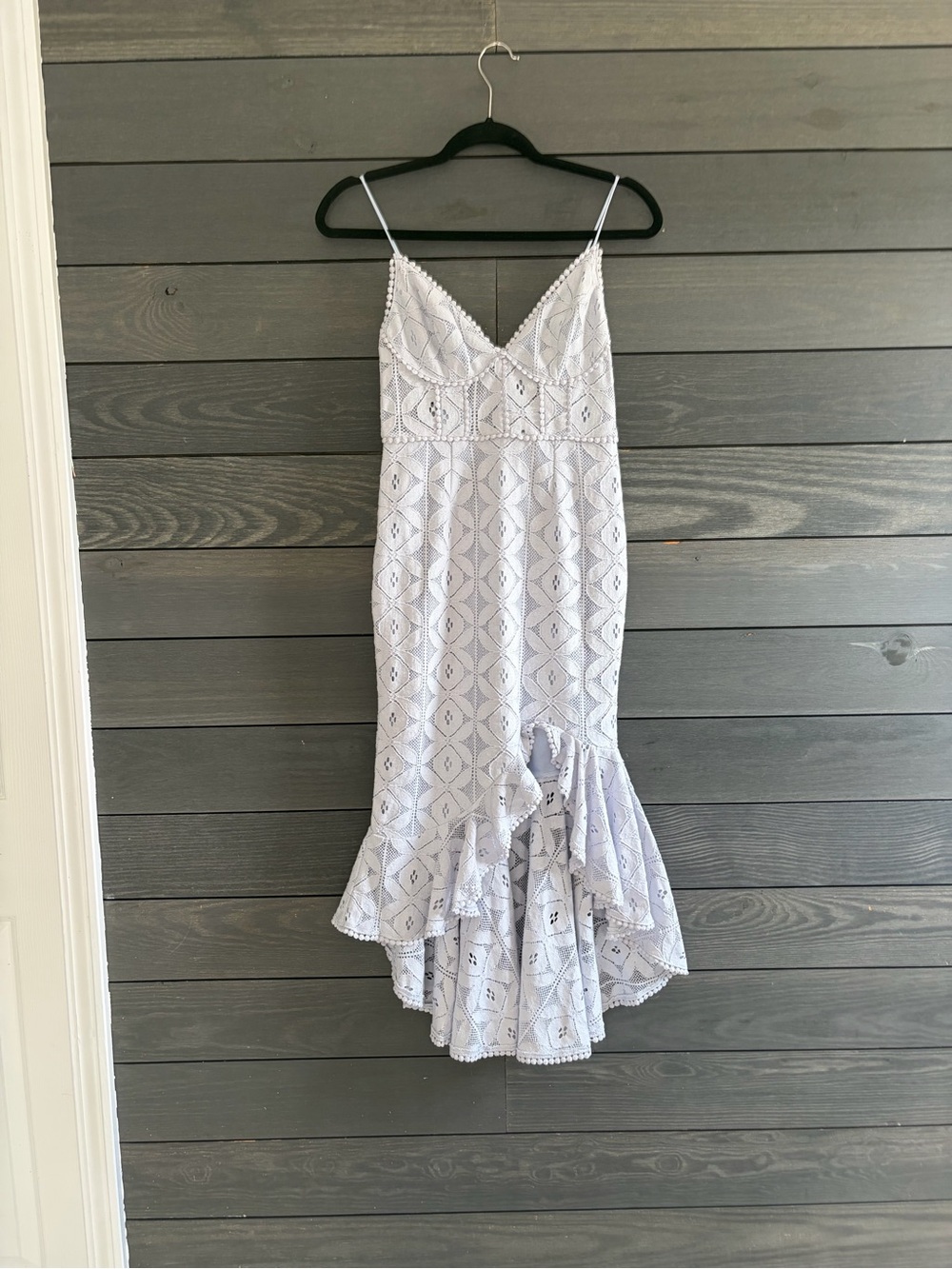 Selfie Leslie White Lace-Texture Spaghetti Strap Mermaid Midi Dress